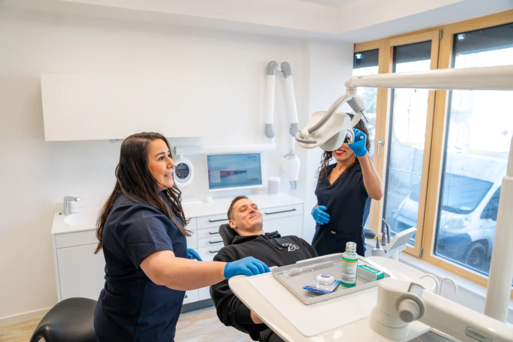 Unsichtbare zahnspange düsseldorf behandlung mit invisalign
