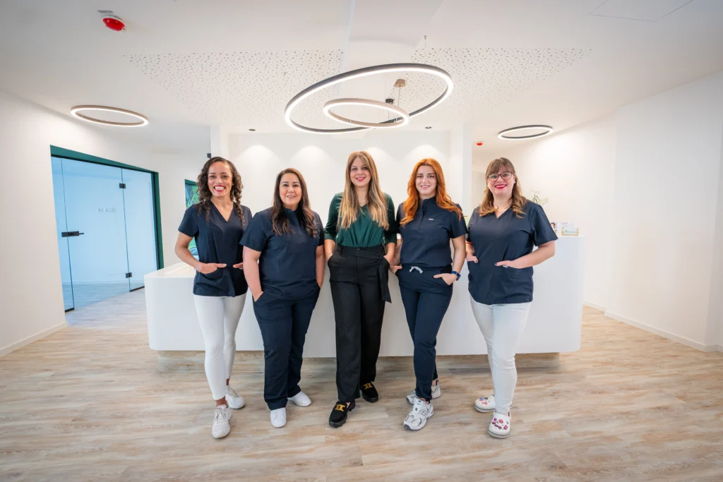 Invisalign Erfahrungen für Erwachsene und Kinder in Düsseldorf