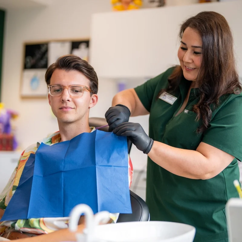 Zahnästhetik Düsseldorf Bleaching Veneers Aligner