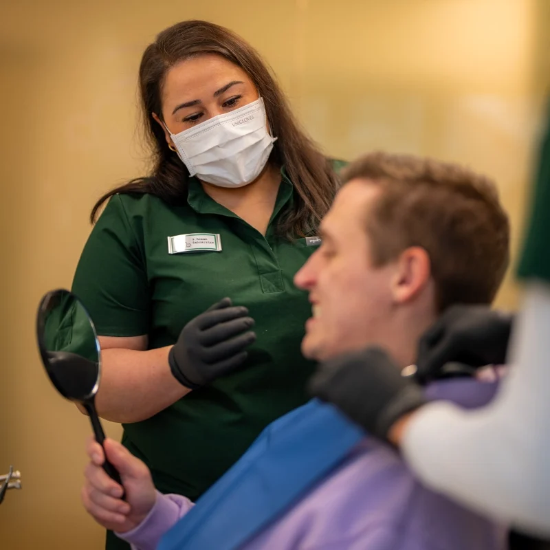 Veneers Kosten in Zahnarztpraxis Düsseldorf